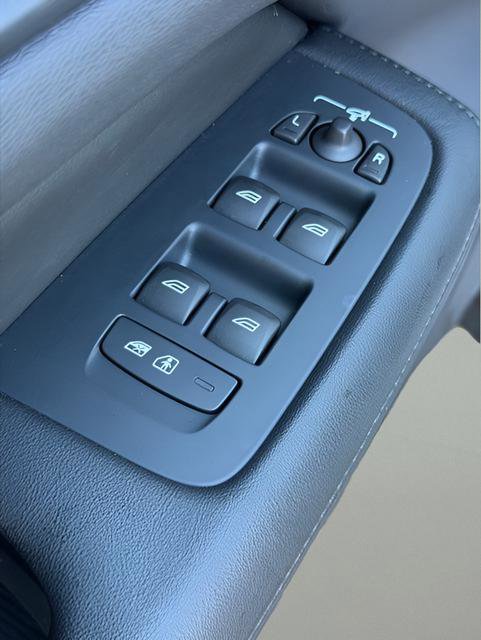 Used 2025 Volvo V60 B5 Cross Country Plus image 15