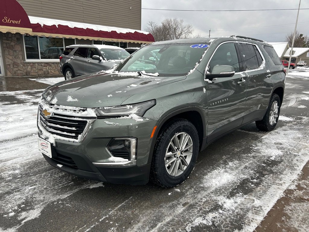 Used 2023 Chevrolet Traverse LT image 3