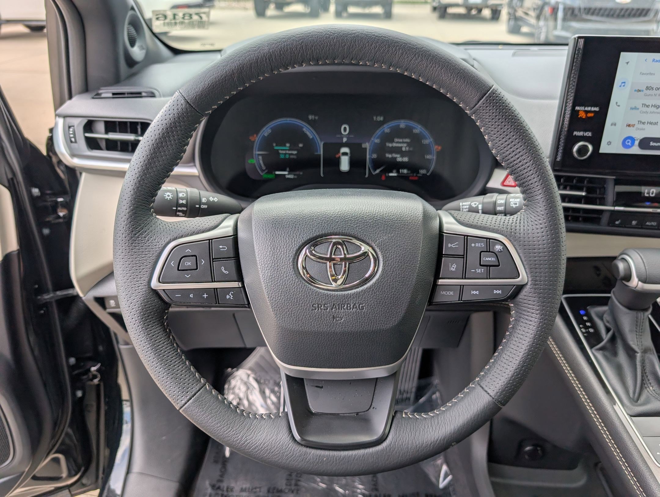 Used 2025 Toyota Sienna Limited AWD/4WD image 16