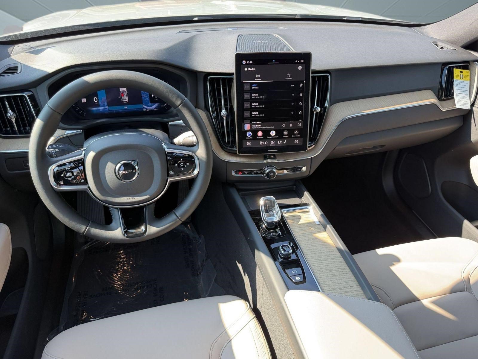 New 2027 Volvo XC60 B5 Plus AWD/4WD image 27
