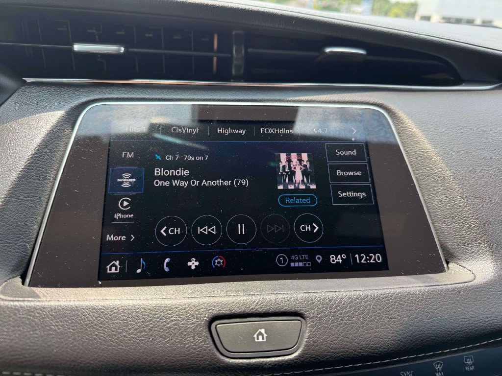 Used 2022 Cadillac XT4 Luxury w/ Cold Weather Package AWD/4WD image 30