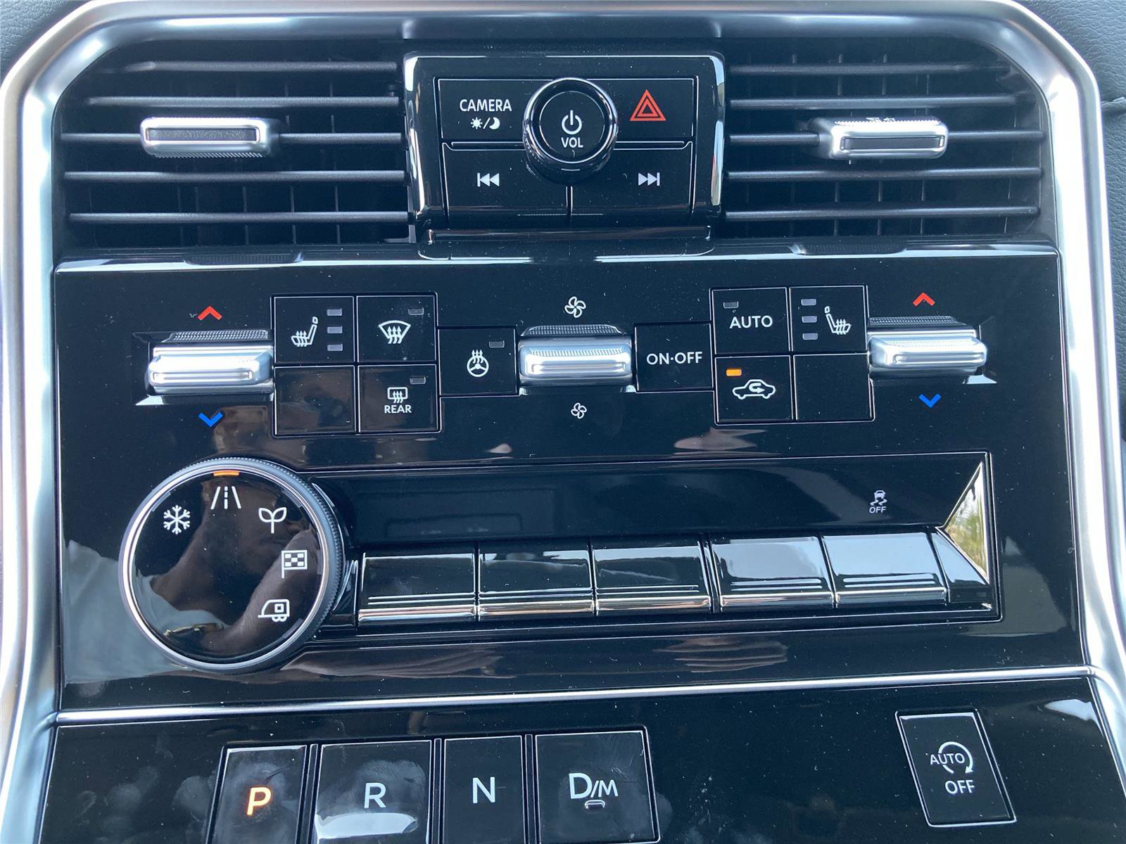 New 2025 Nissan Armada SL w/ Captain's Chari Seat Package image 19