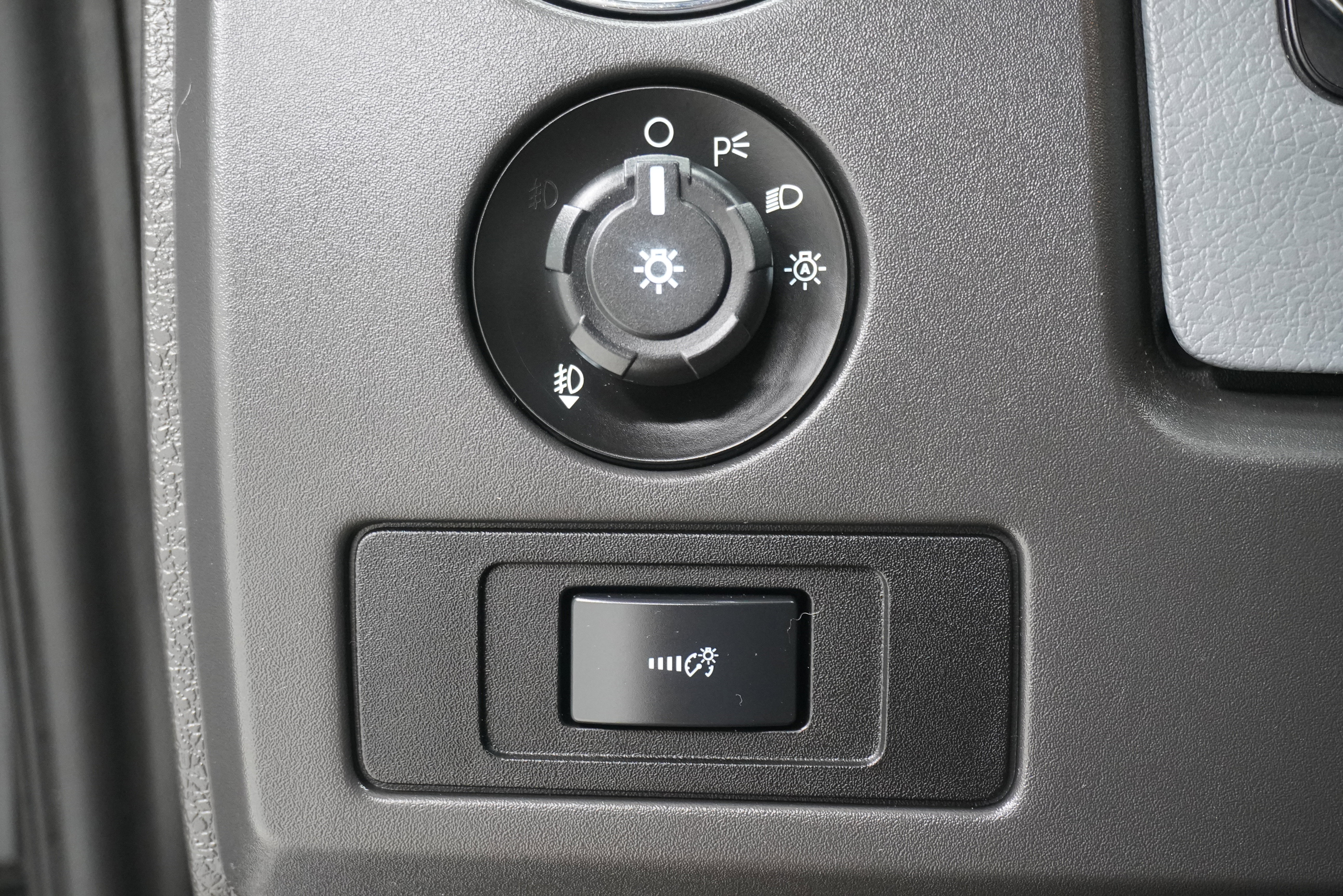 Used 2013 Ford F150 XLT w/ Luxury Equipment Group image 21