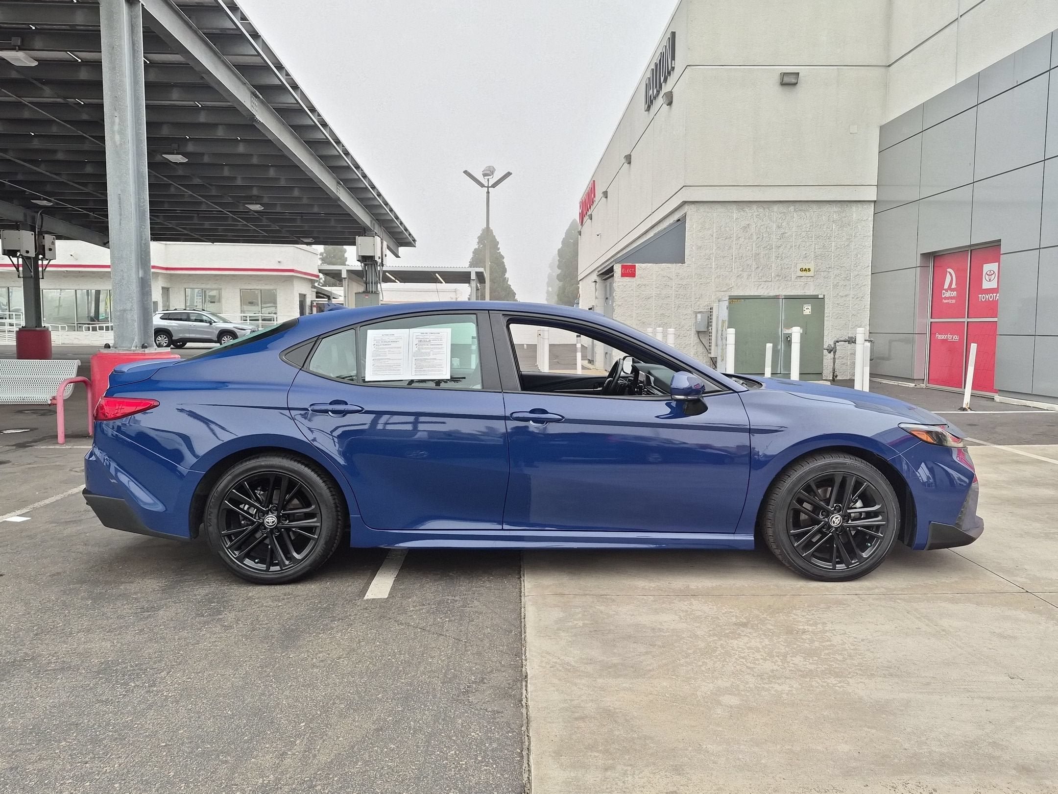 Used 2025 Toyota Camry SE FWD image 5