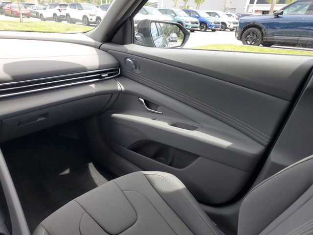 Used 2026 Hyundai Elantra Sport image 9