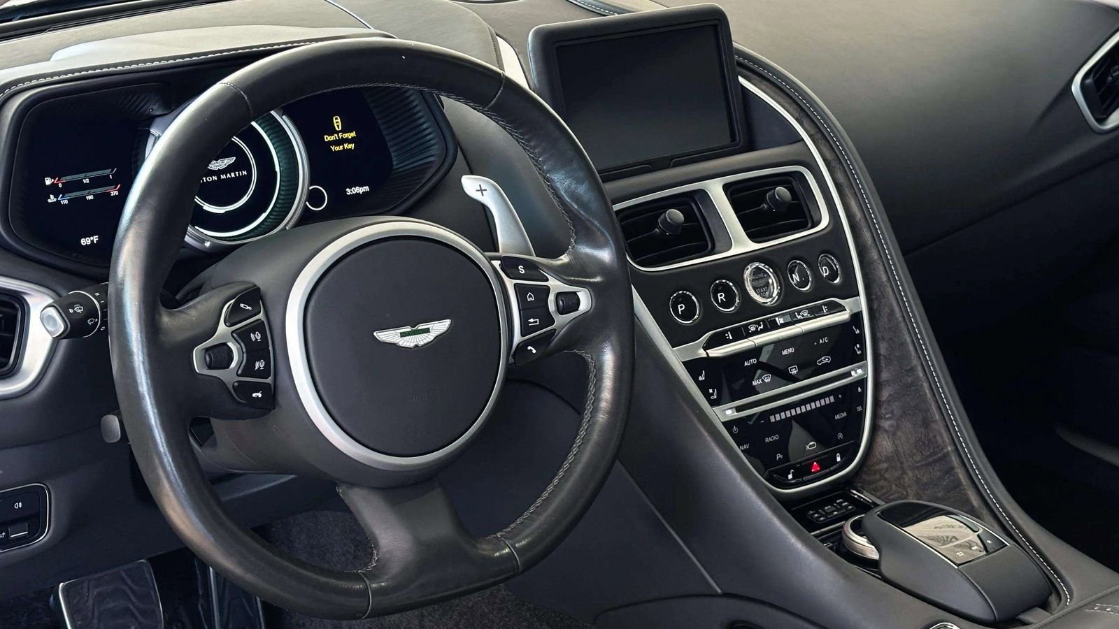 Used 2022 Aston Martin DB11 Coupe image 26