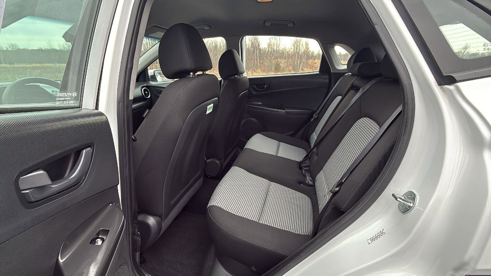 Used 2023 Hyundai Kona SE w/ Cargo Package image 23