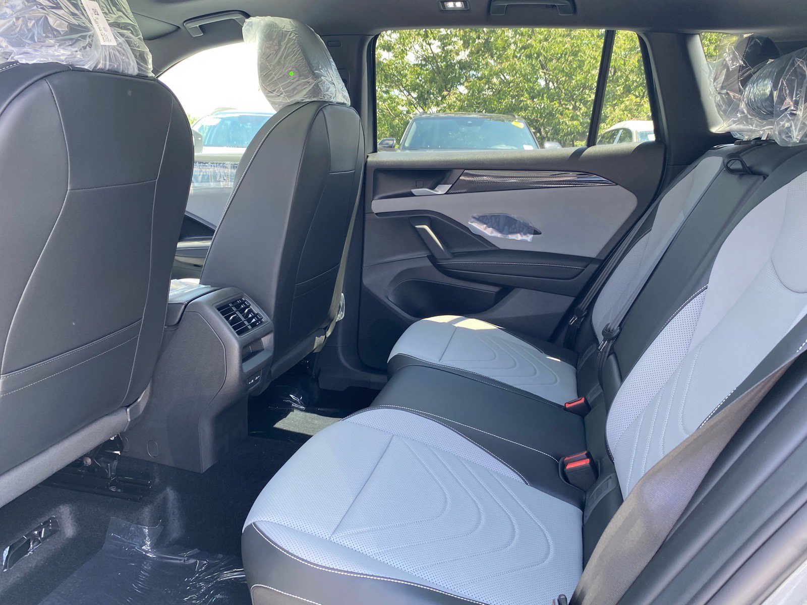 New 2026 Volkswagen Tiguan SE R-Line AWD/4WD image 9