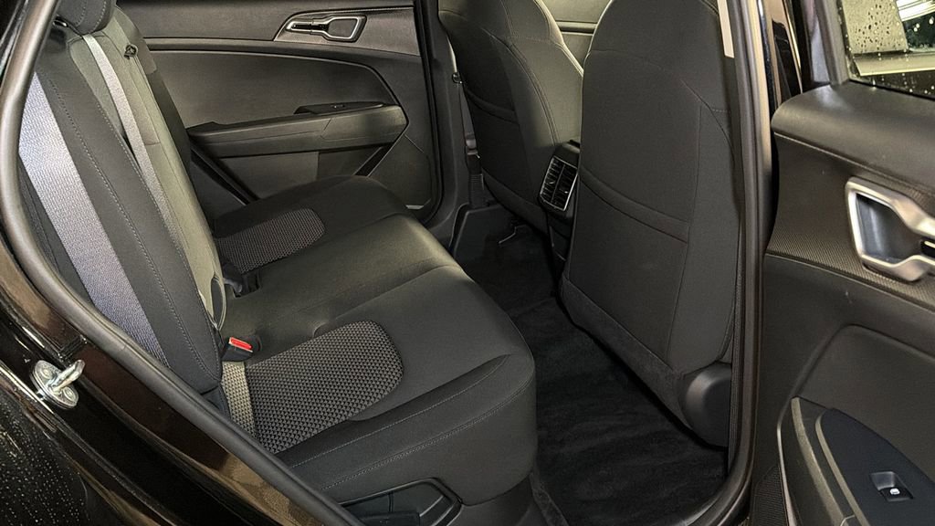 Used 2023 Kia Sportage LX image 11