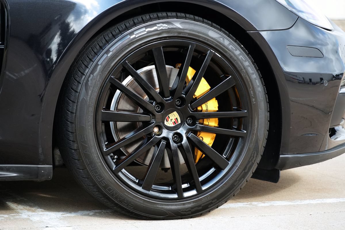 Used 2018 Porsche Panamera 4 AWD/4WD image 31
