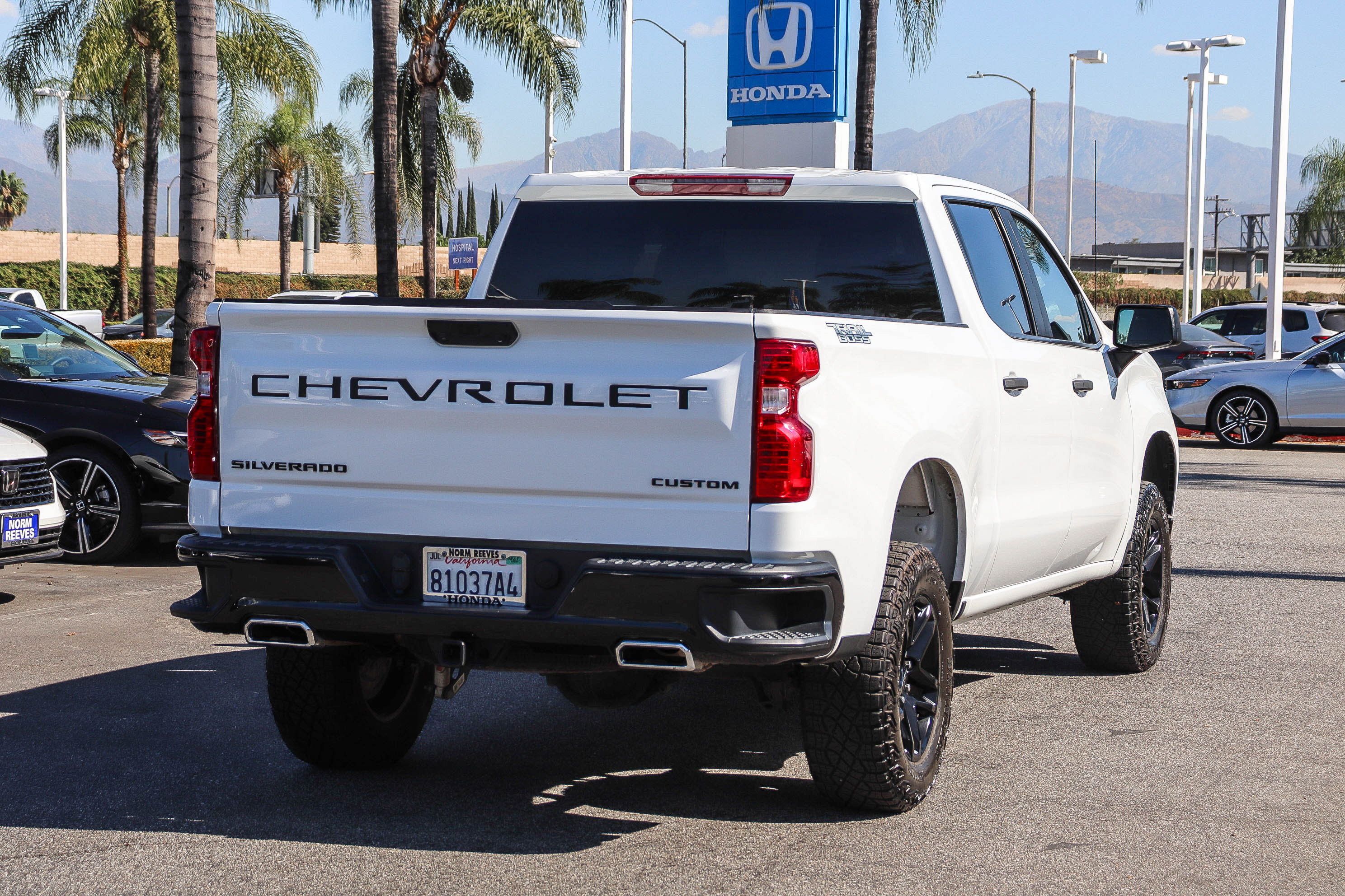 Used 2024 Chevrolet Silverado 1500 Custom Trail Boss w/ LPO, Dark Essentials Package AWD/4WD image 9