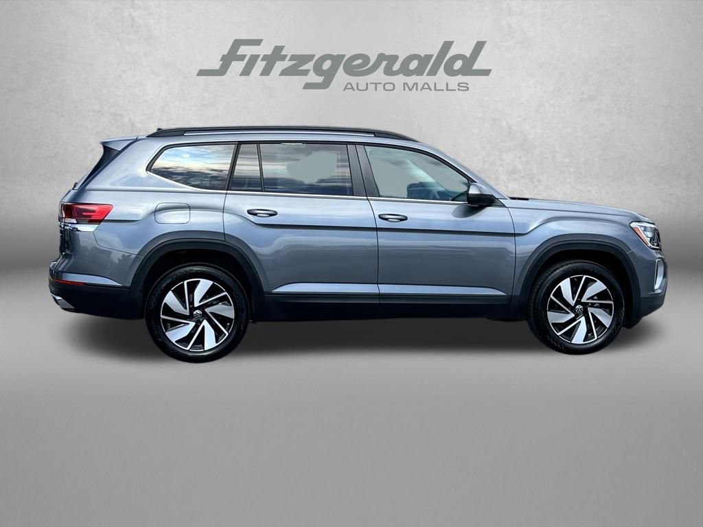 Used 2025 Volkswagen Atlas SE image 3