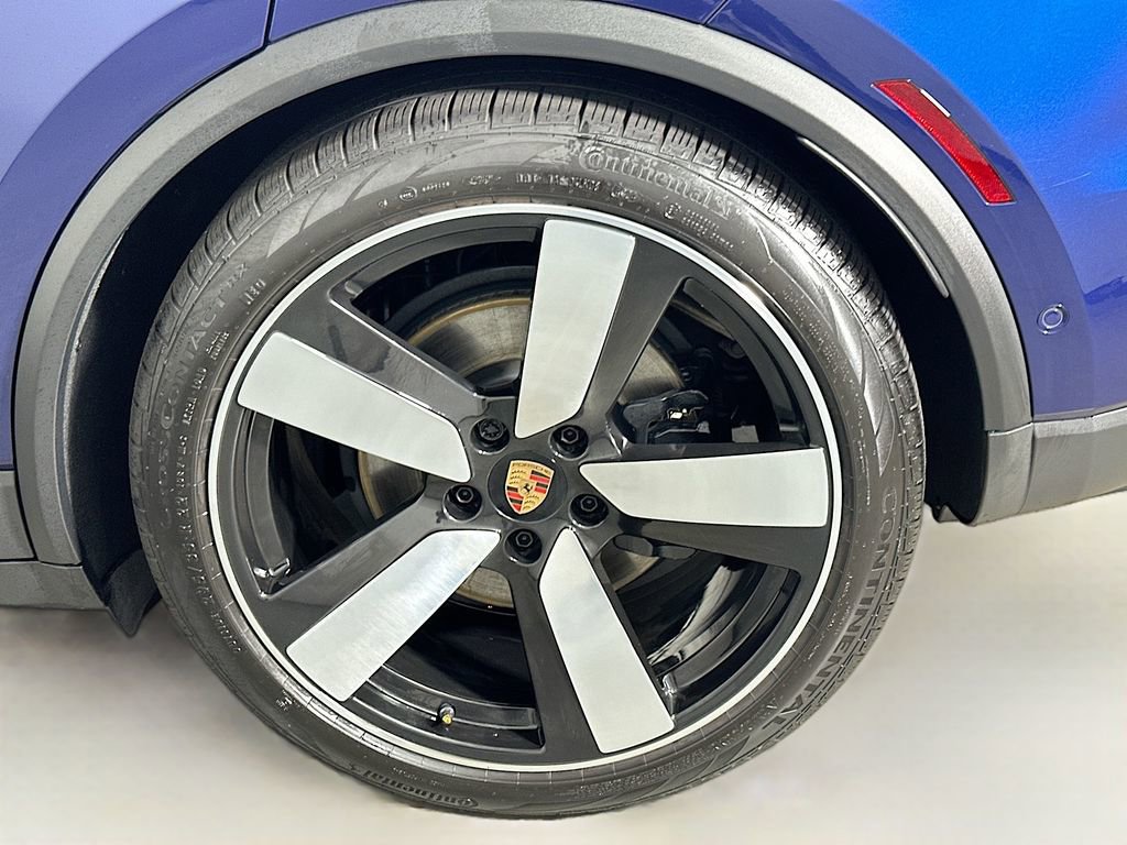 Certified 2025 Porsche Macan Electric image 34