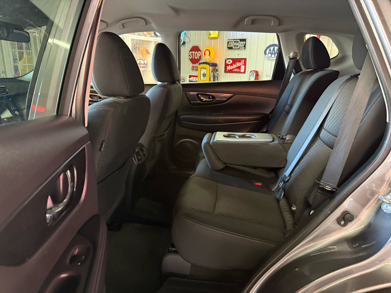 Used 2020 Nissan Rogue SV image 18