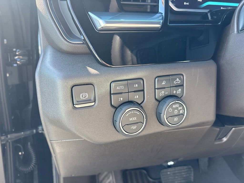 New 2026 Chevrolet Silverado 2500 LTZ w/ LTZ Convenience Package AWD/4WD image 15