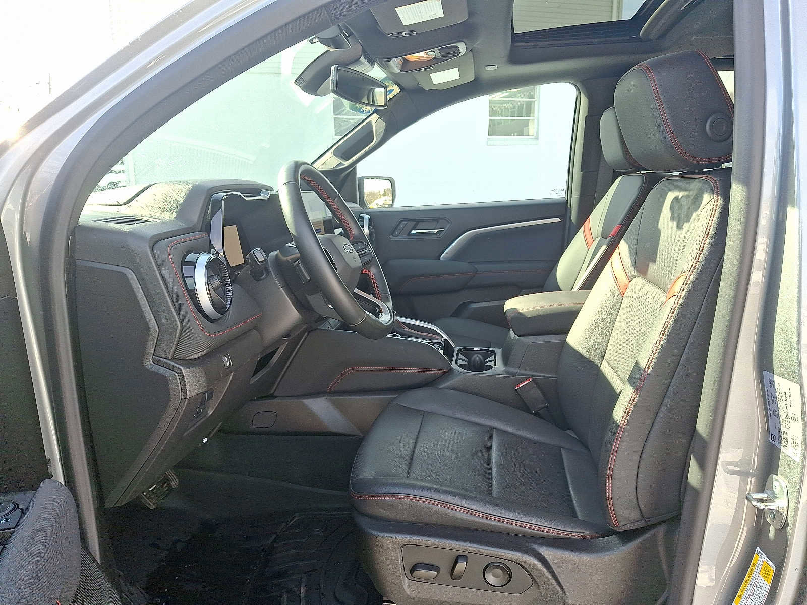 Used 2024 Chevrolet Colorado Z71 w/ Z71 Convenience Package 2 image 13