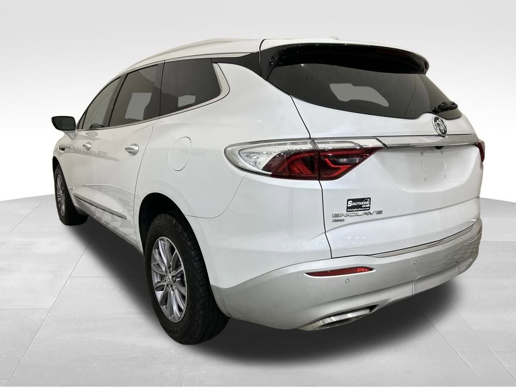Used 2023 Buick Enclave Essence image 3
