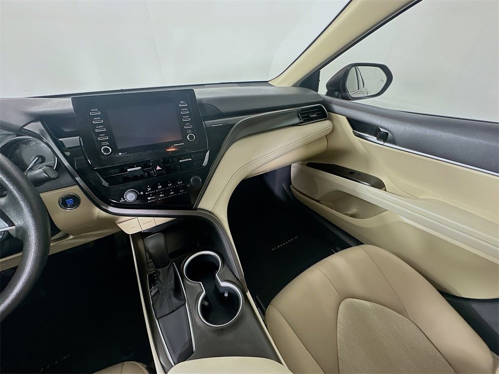Used 2021 Toyota Camry LE image 11