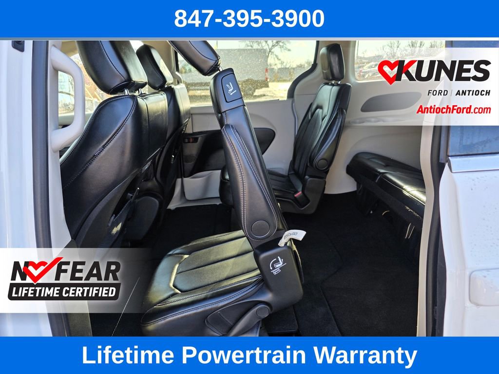 Used 2024 Chrysler Pacifica Touring-L FWD image 23