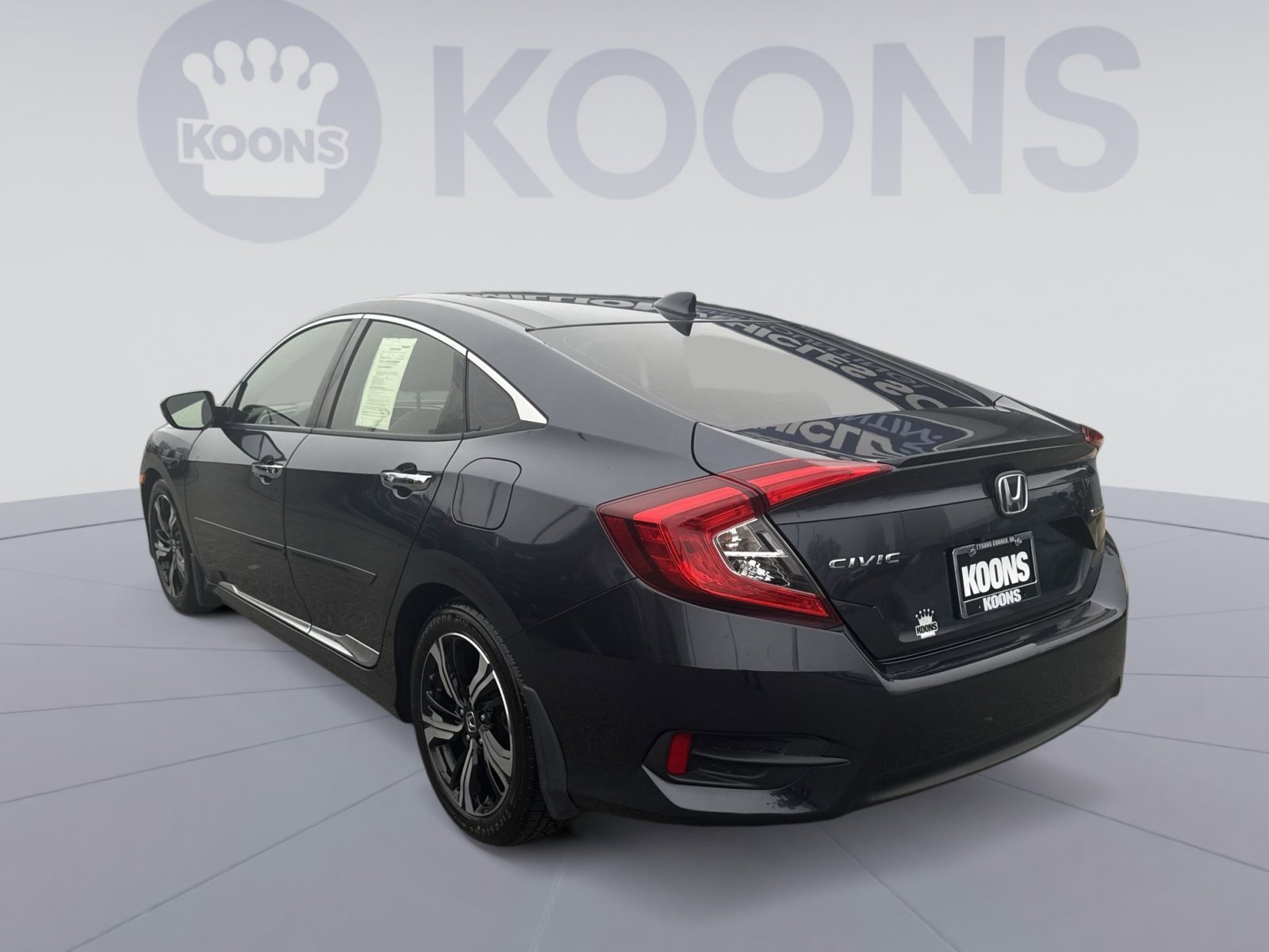 Used 2018 Honda Civic Touring image 4
