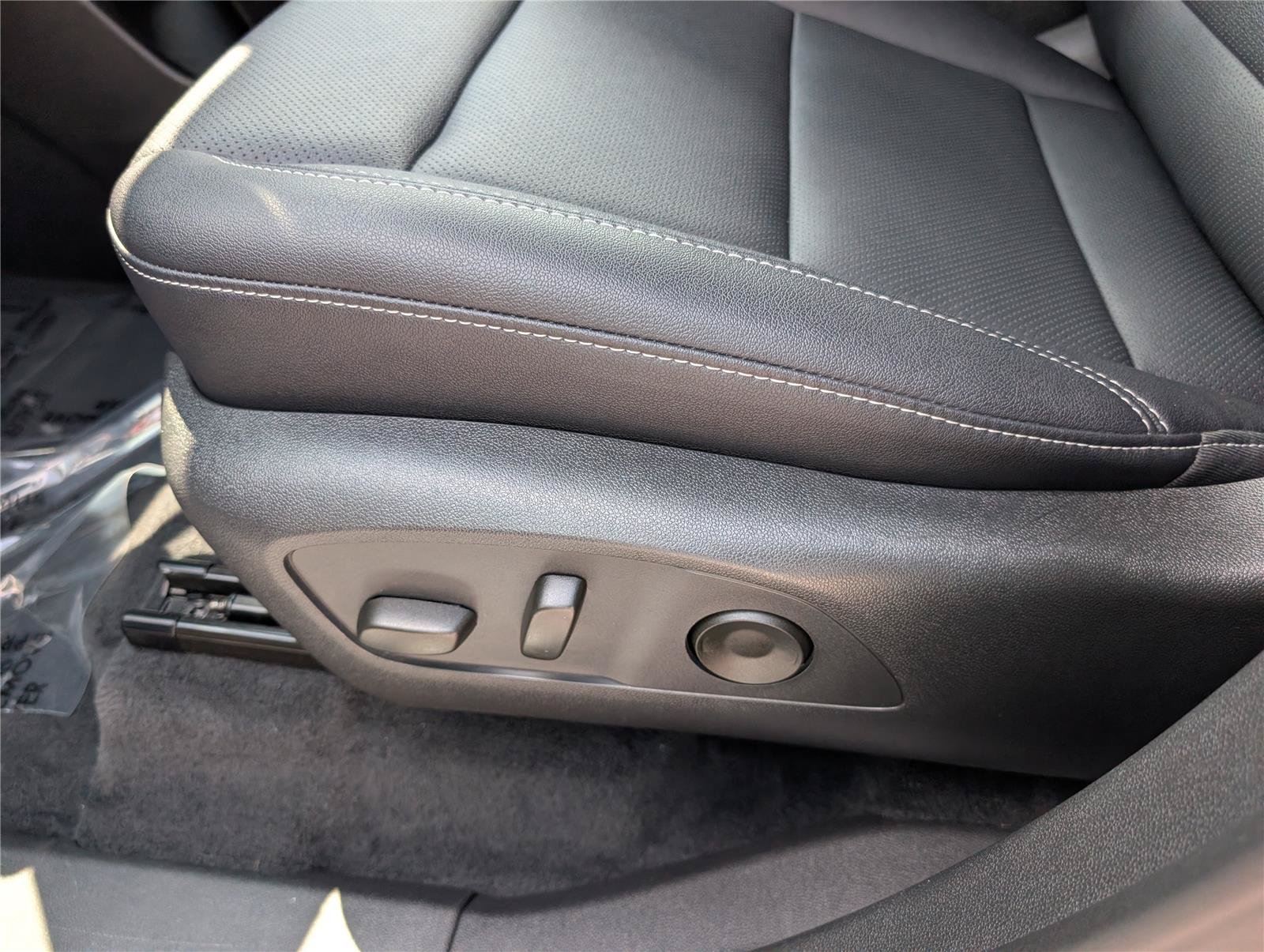 Used 2025 Chevrolet Traverse LT FWD image 22