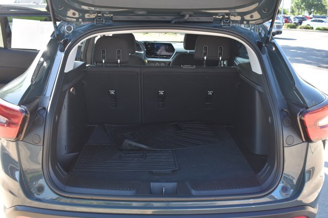 Used 2025 Chevrolet Trax LS w/ LS Convenience Package FWD image 16