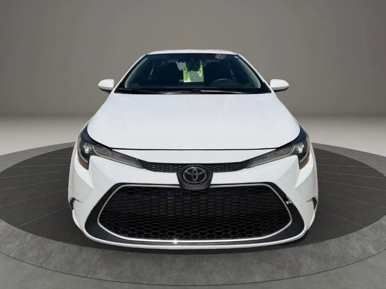 Used 2021 Toyota Corolla LE FWD image 2