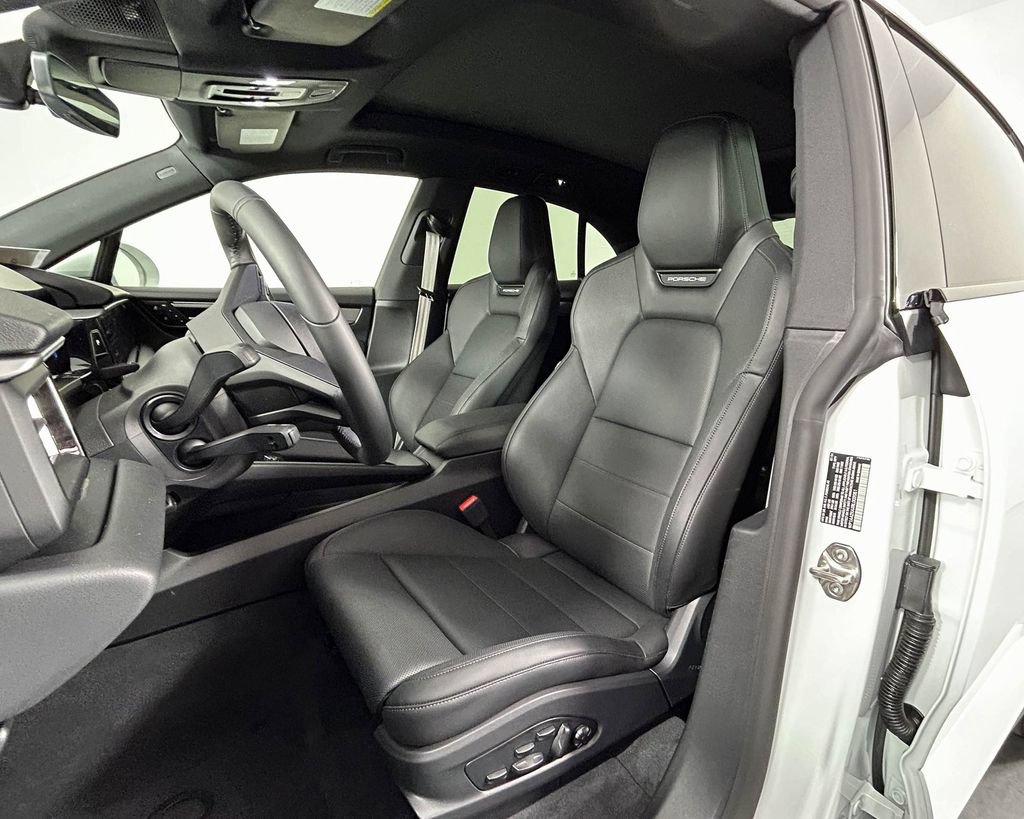 Certified 2024 Porsche Macan 4 Electric AWD/4WD image 15
