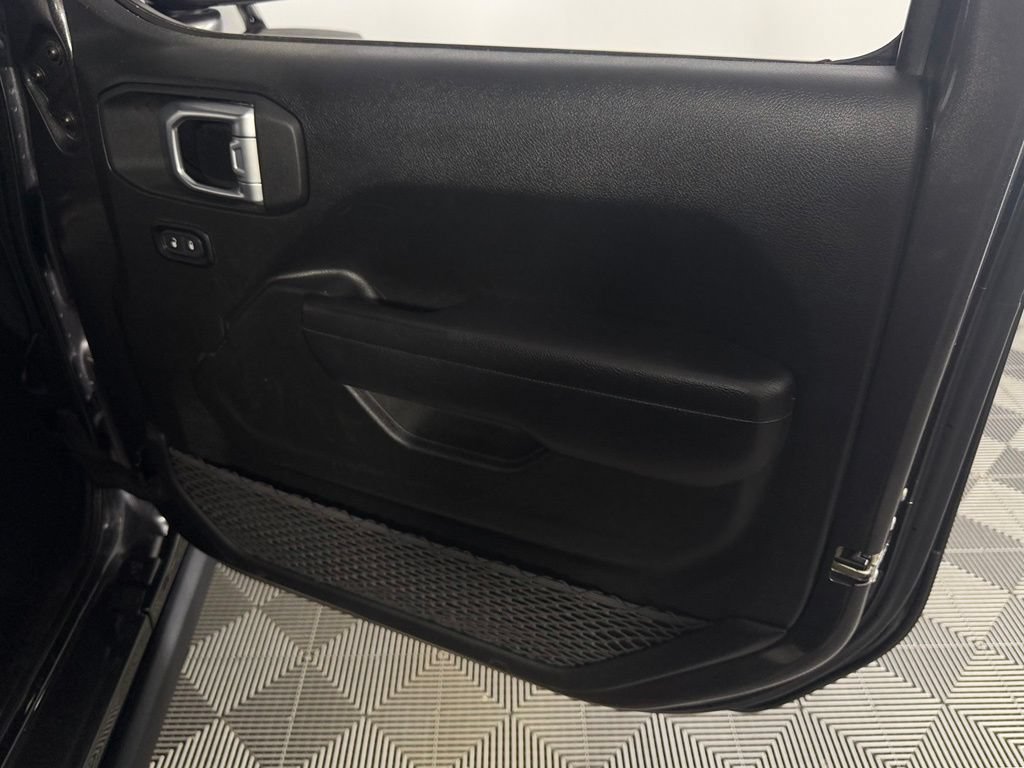 Used 2024 Jeep Wrangler Unlimited AWD/4WD image 32