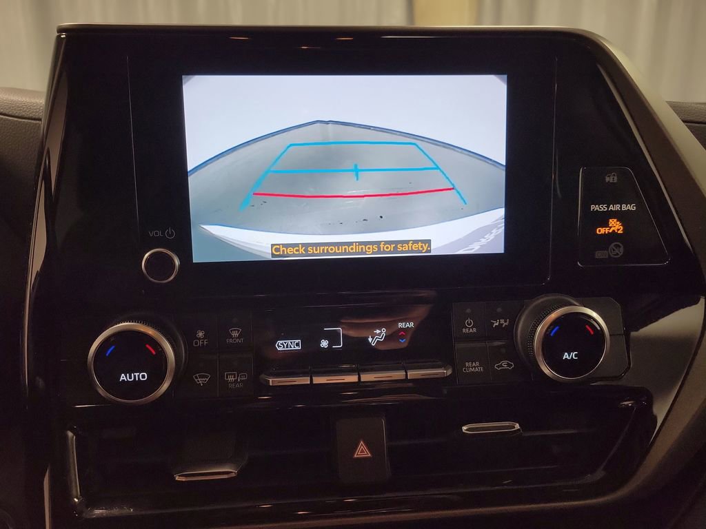 Used 2023 Toyota Highlander LE image 17