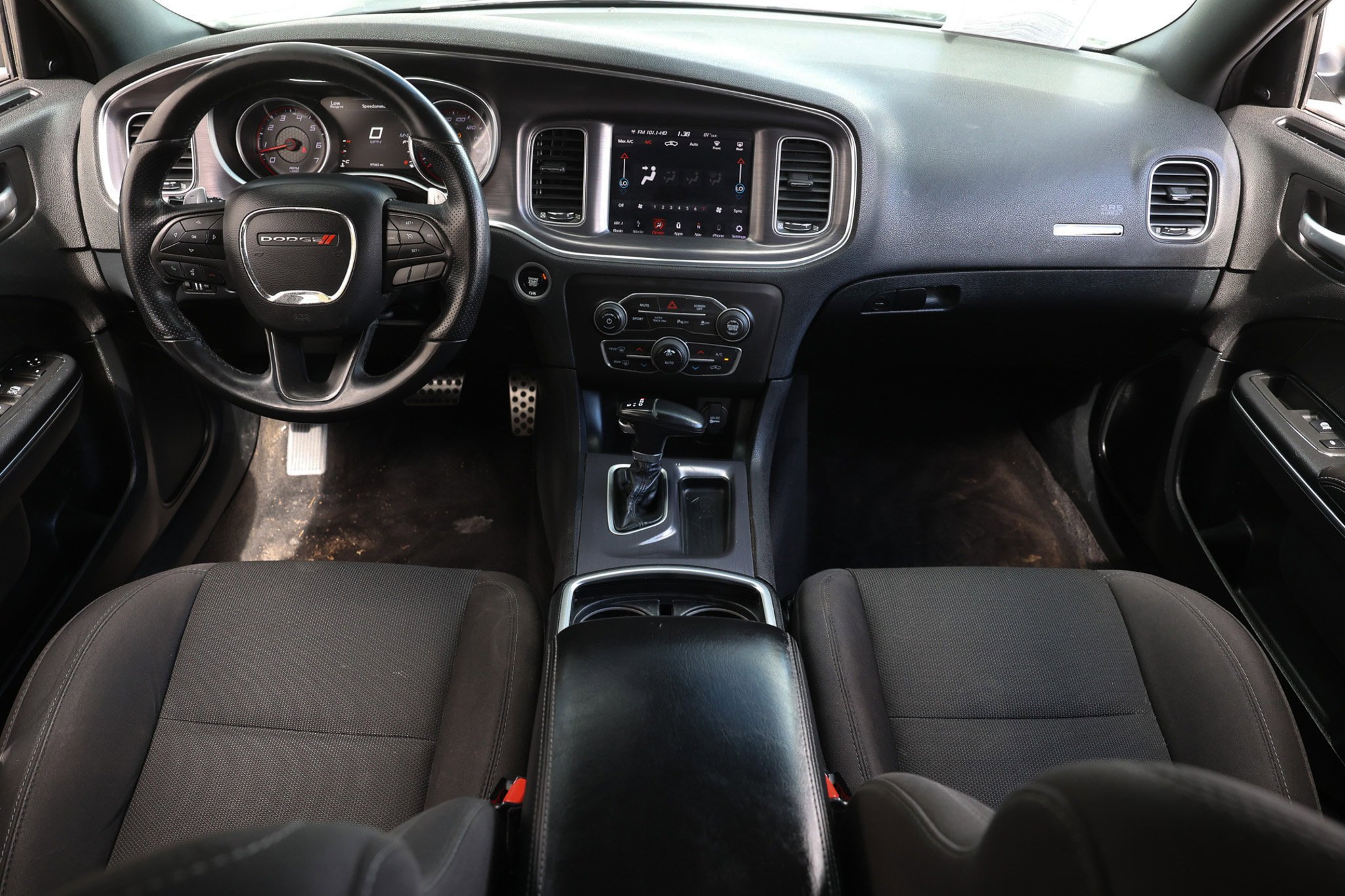 Used 2018 Dodge Charger R/T Scat Pack RWD image 2