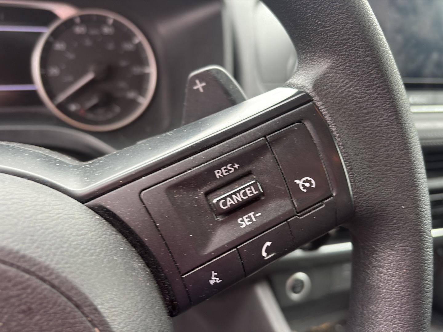 Used 2023 Nissan Rogue S AWD/4WD image 19