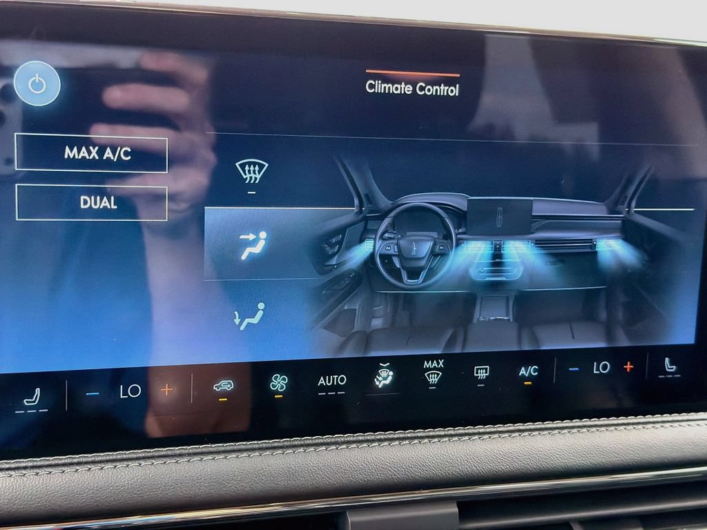 Used 2024 Lincoln Corsair AWD image 18