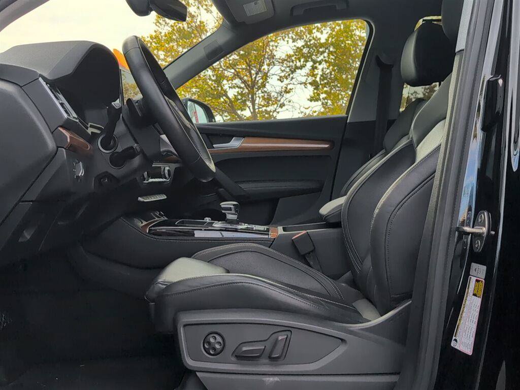 Used 2023 Audi Q5 2.0T Premium Plus w/ Premium Plus Package AWD/4WD image 10