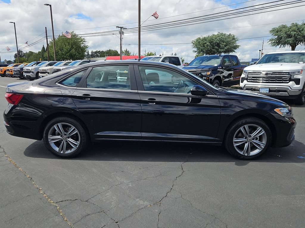 Used 2024 Volkswagen Jetta SE FWD image 7