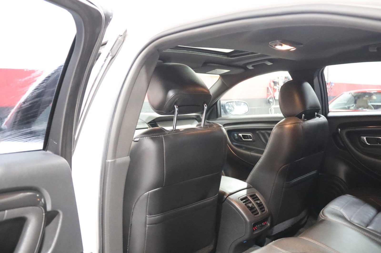 Used 2013 Ford Taurus SHO image 38