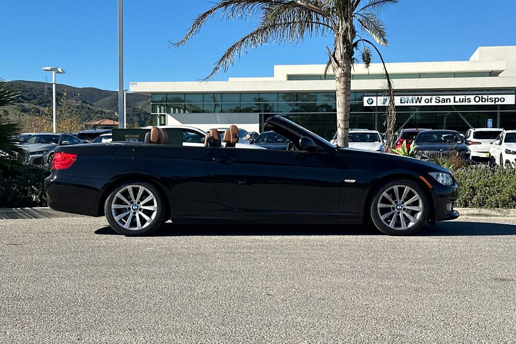 Used 2011 BMW 328i Convertible image 2