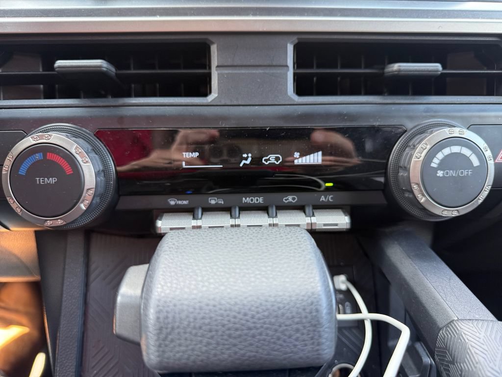 Used 2025 Toyota 4Runner SR5 AWD/4WD image 29
