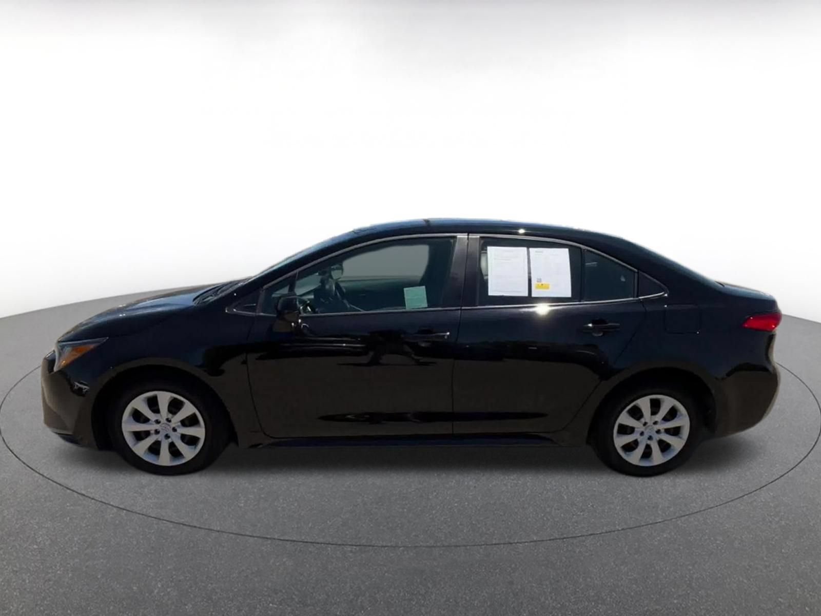 Used 2025 Toyota Corolla LE FWD image 7
