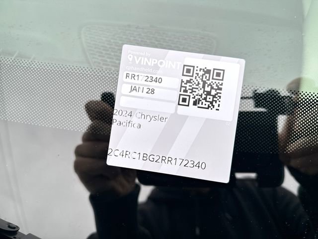 Used 2024 Chrysler Pacifica Touring-L image 28