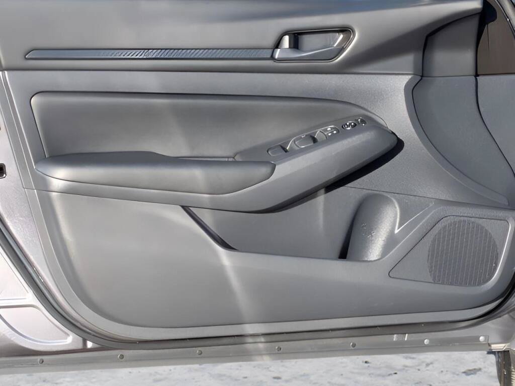Certified 2025 Nissan Altima 2.5 S FWD image 12