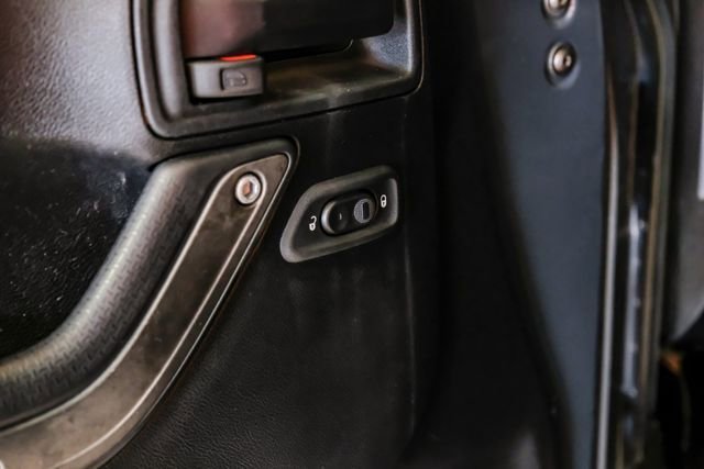 Used 2017 Jeep Wrangler Unlimited Willys image 39