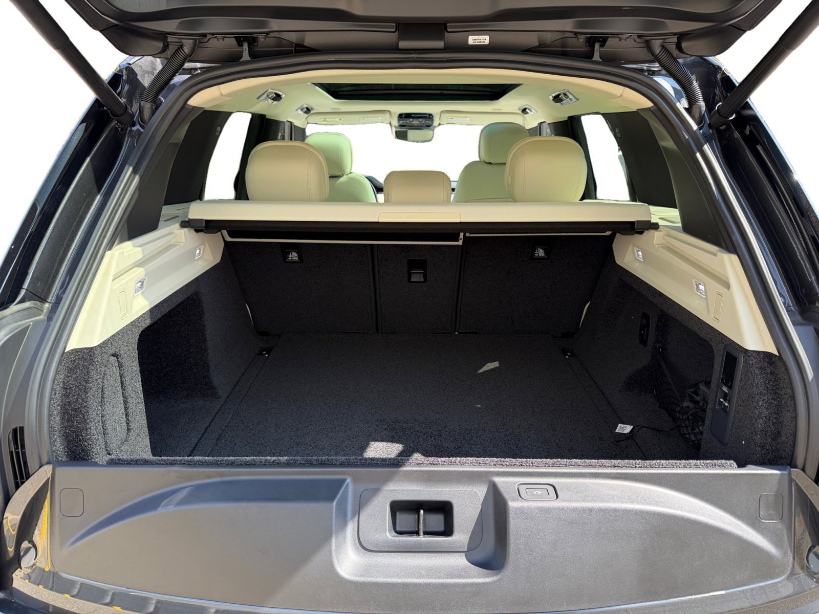 New 2025 Land Rover Range Rover SE image 25