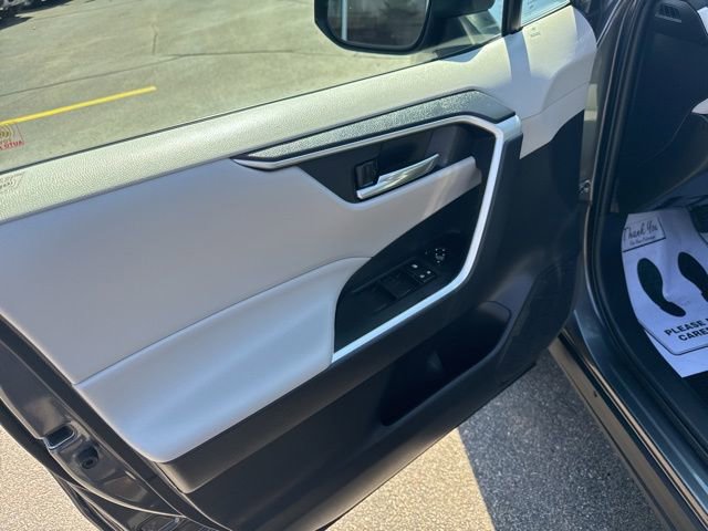 Used 2021 Toyota RAV4 XLE w/ Convenience Package image 26