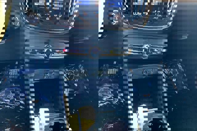 Used 2022 Volvo XC40 T5 Momentum image 68