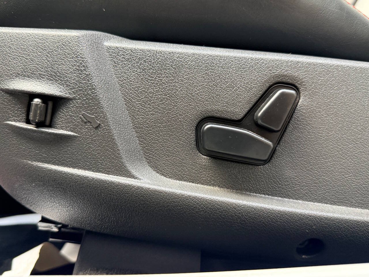 Used 2006 Dodge Charger SRT8 w/ SRT Option Group III RWD image 19