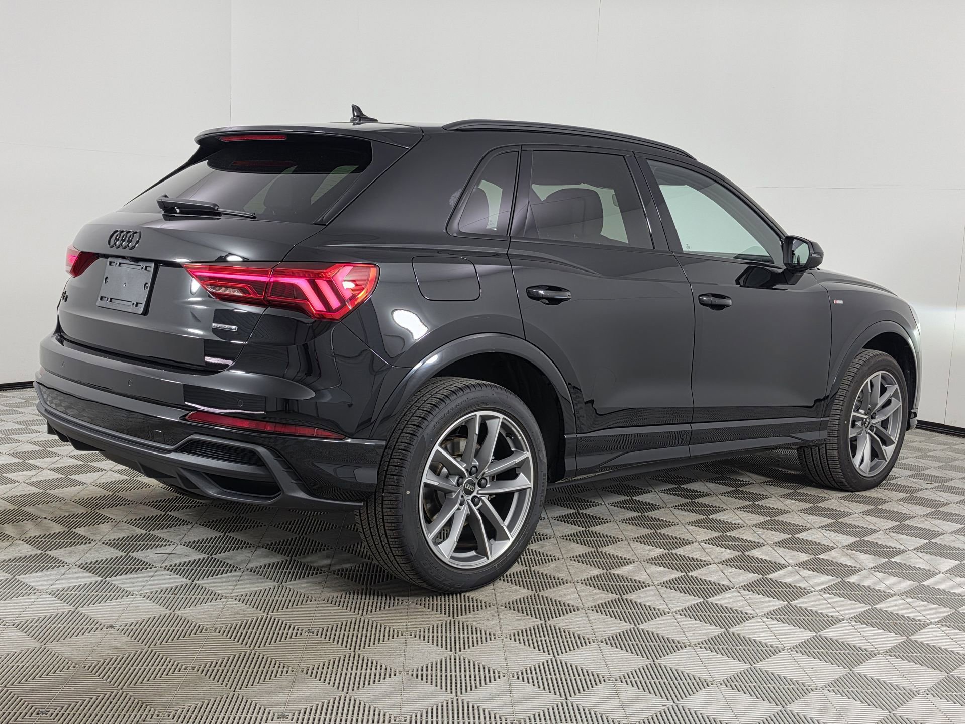 Certified 2025 Audi Q3 2.0T Premium w/ Convenience Package AWD/4WD image 7
