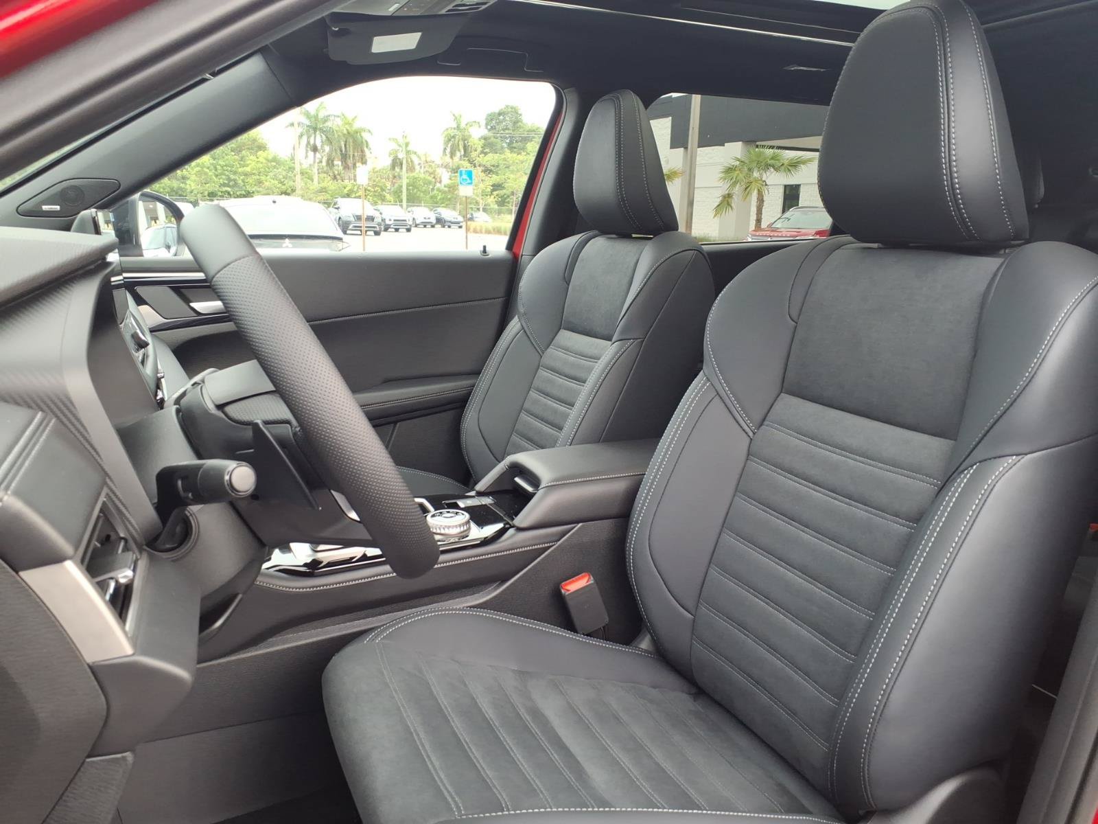 New 2026 Mitsubishi Outlander AWD image 4
