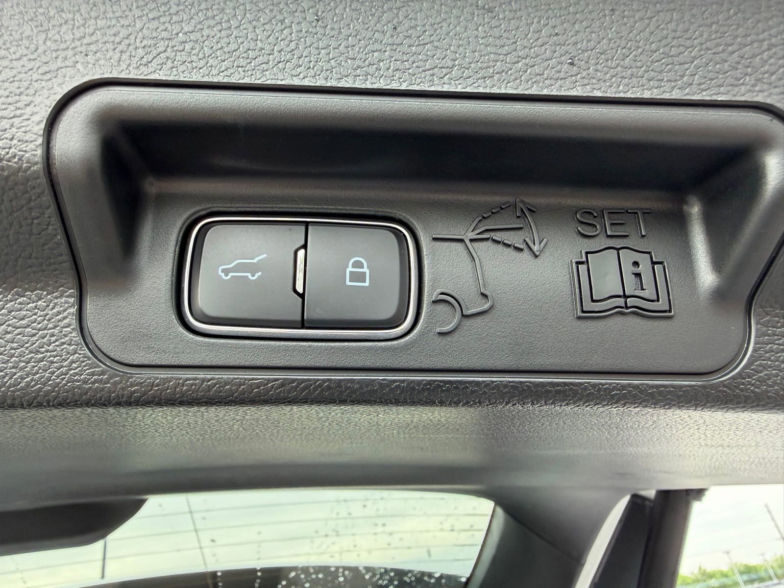 Used 2024 Ford Explorer XLT w/ Equipment Group 202A RWD image 13