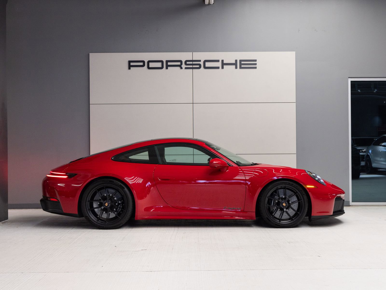 Certified 2025 Porsche 911 Carrera GTS RWD image 8